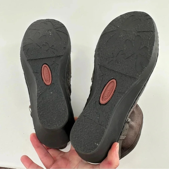 Baretraps womens ankle Omara booties size 8.5 gray suede faux fur wedge boots - Picture 7 of 11